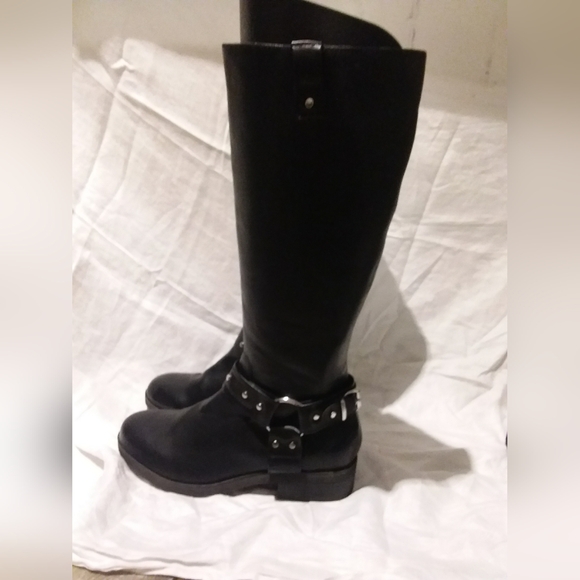 Madden Girl - Picture 2 of 4